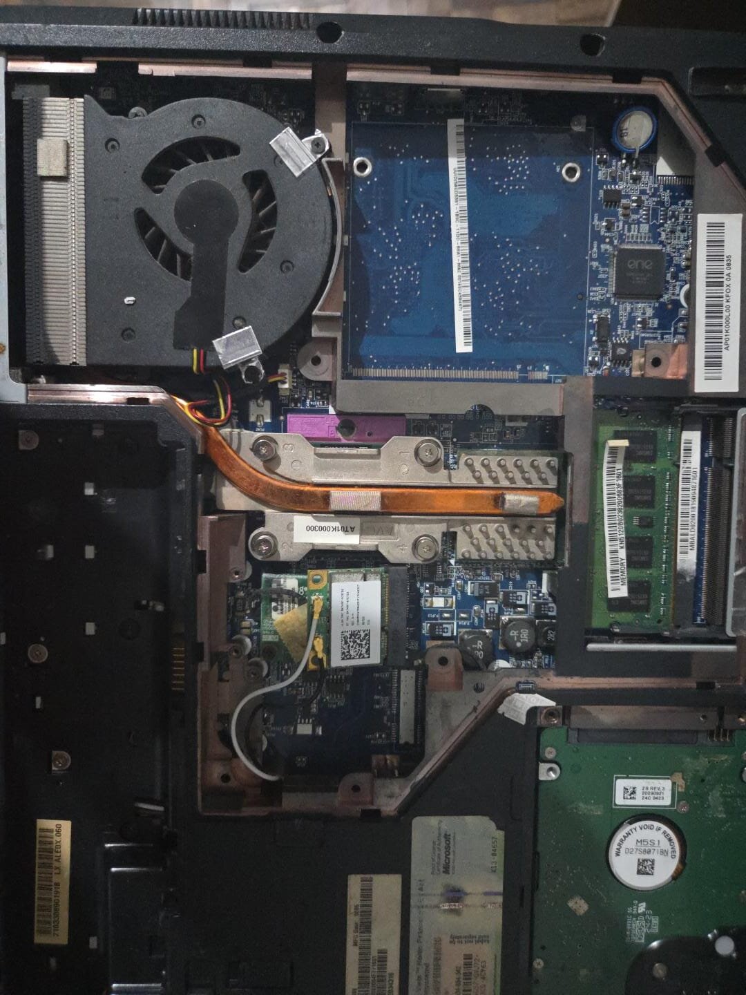 opened up: fan, heatsink, memory and the original hdd