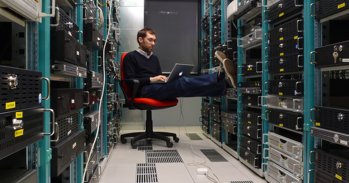 two Docker daemons on the same machine (rootless vs rootful)